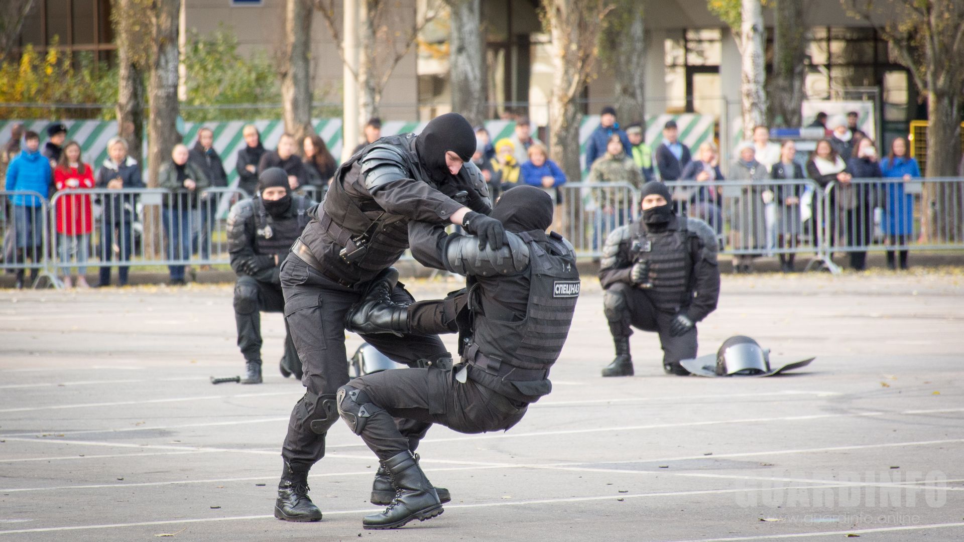 Показательные выступления полиции. СОБР показательные выступления. Спецназ России показательные выступления.